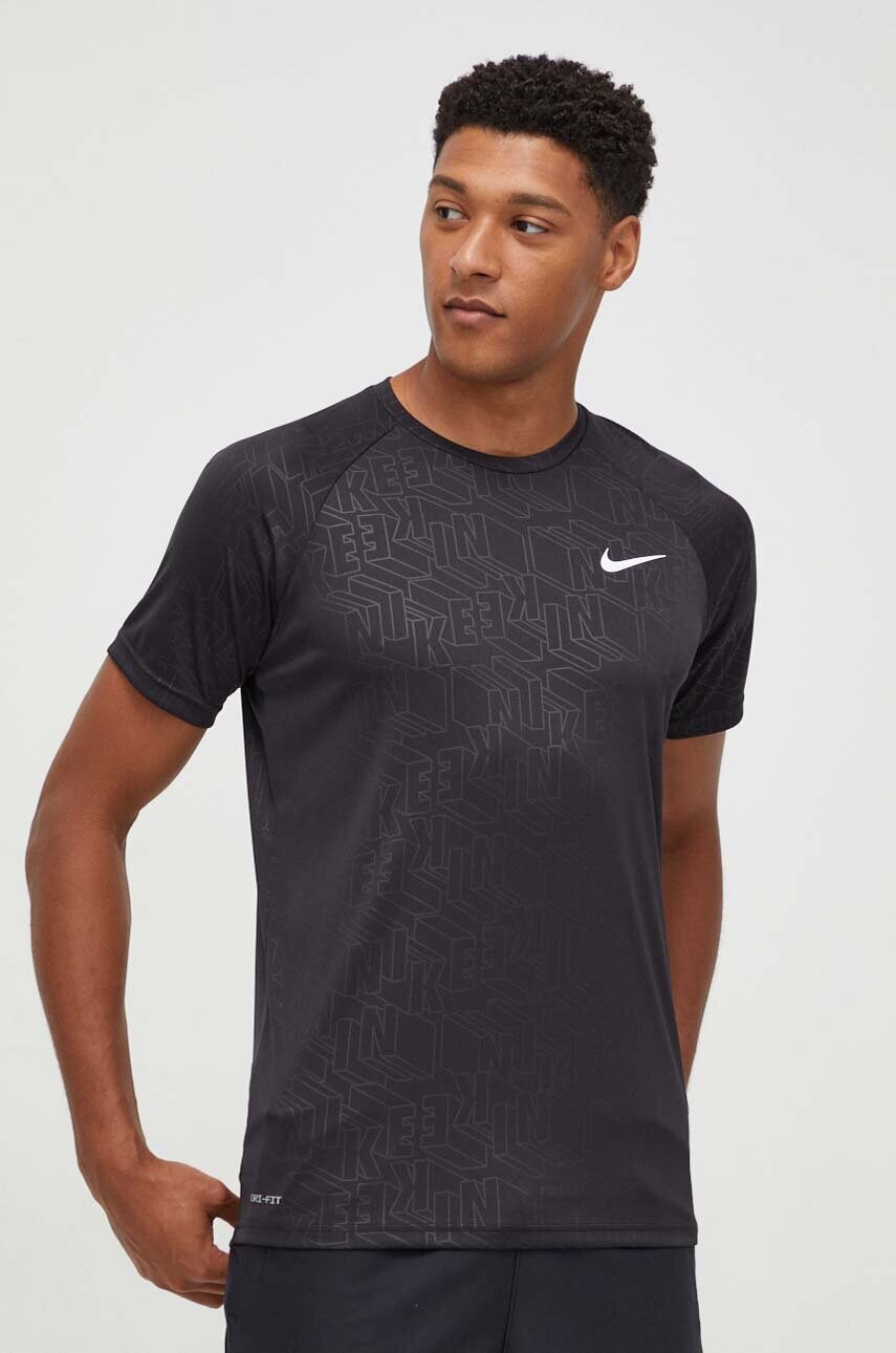 

Футболка для тренинга Nike цвет чёрный узорный