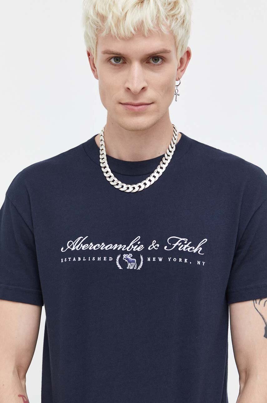 

Памучна тениска Abercrombie & Fitch в тъмносиньо с апликация, Тъмносин