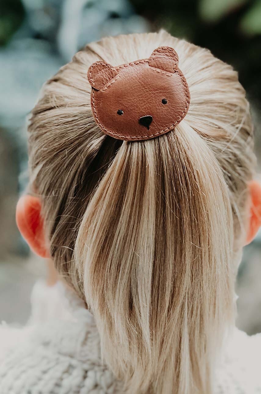 Levně Dětská sponka Donsje Josy Classic Hairclip Bear 6009001