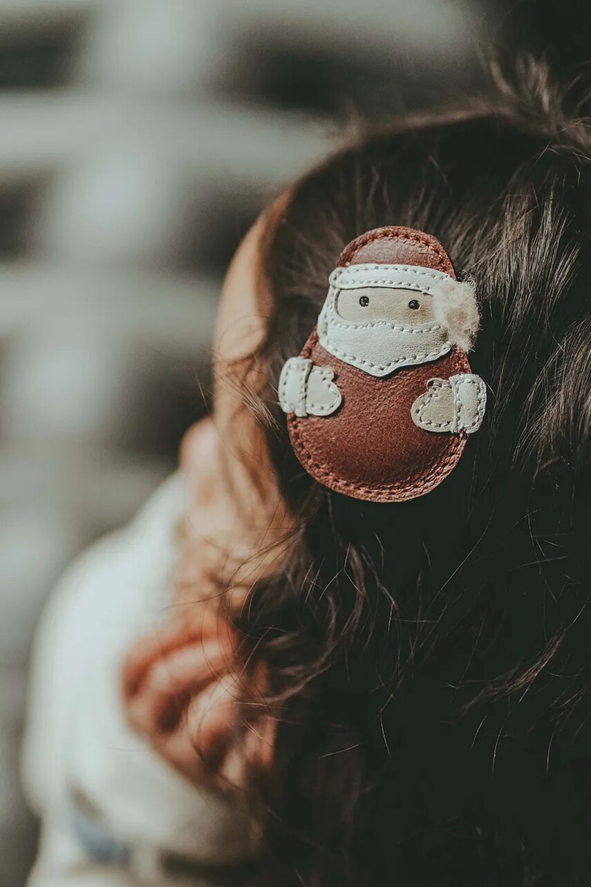 Levně Dětská sponka Donsje Wonda Hairclip Santa 6024606