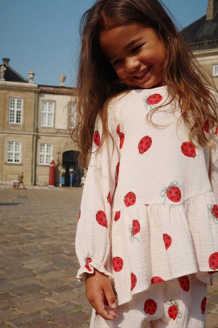 

Детска памучна блуза Konges Sløjd COCO LADYBUG BLOUSE GOTS в бежово с десен KS102212, Бежов