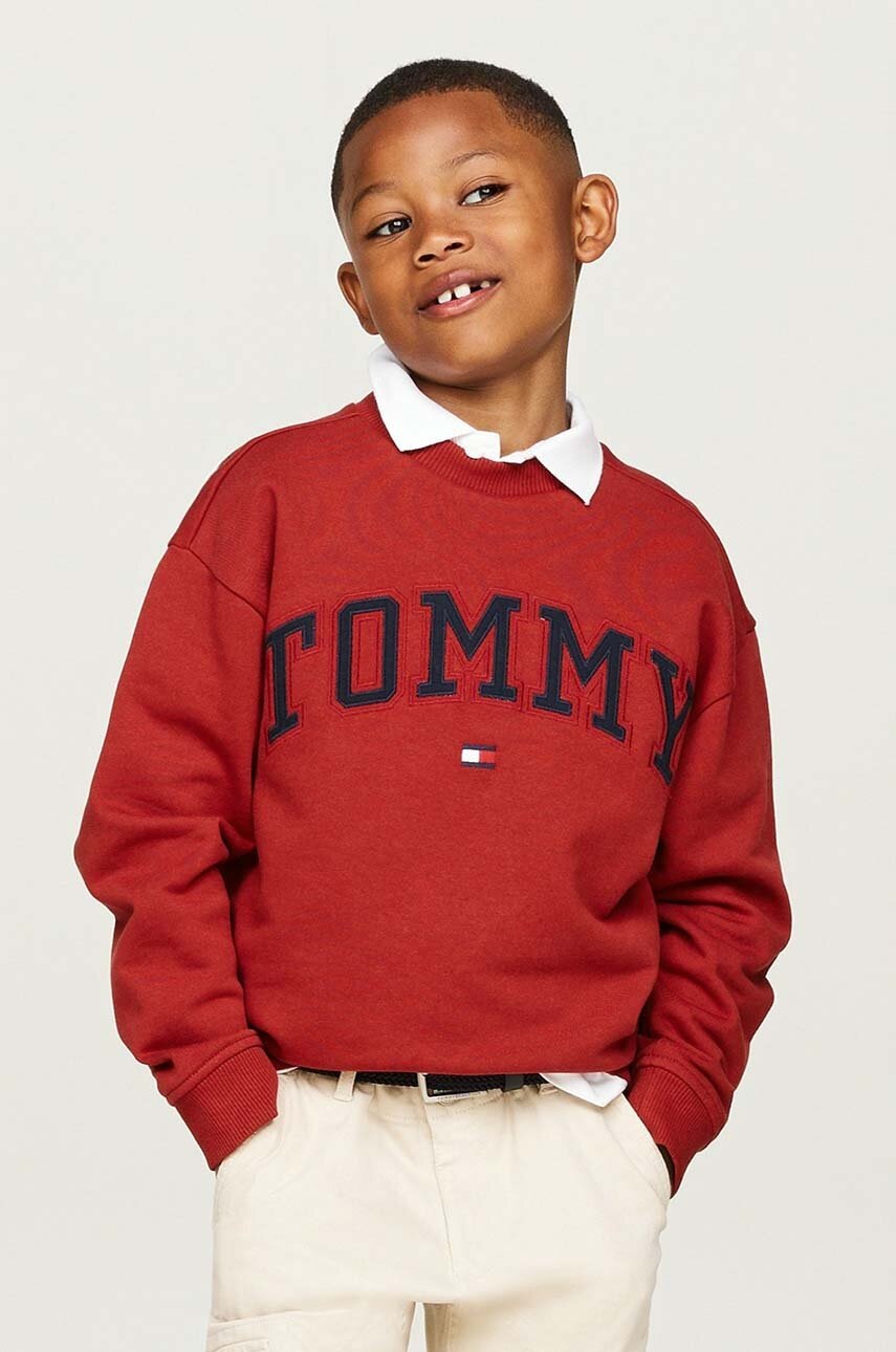 

Детски памучен суичър Tommy Hilfiger в червено с апликация KB0KB09119, Червен