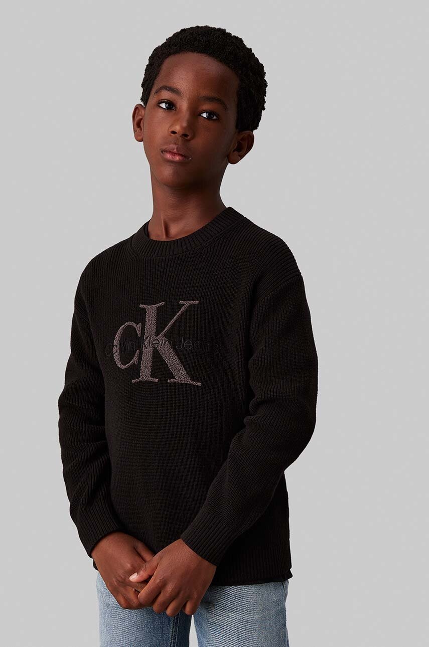 

Детски памучен пуловер Calvin Klein Jeans в черно IB0IB02219, Черен