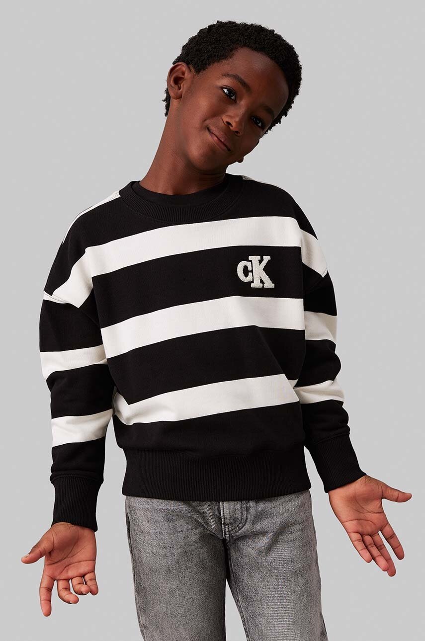 

Детски памучен суичър Calvin Klein Jeans в черно с десен IB0IB02206, Черен
