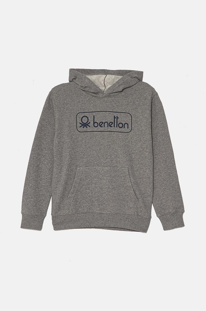 United Colors of Benetton hanorac de bumbac pentru copii culoarea gri, cu glugă, modelator, 3J68C203N