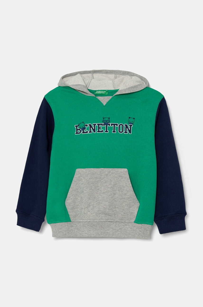 

Детски памучен суичър United Colors of Benetton в зелено с качулка с принт 3J68G200Q, Зелен