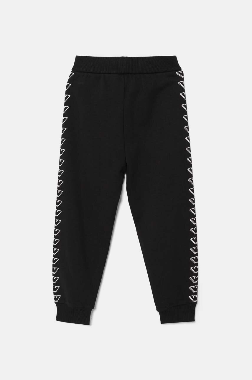 Детские хлопковые штаны Emporio Armani цвет чёрный с принтом EB000021 AF10381 Детские хлопковые штаны Emporio Armani цвет чёрный с принтом EB000021 AF10381