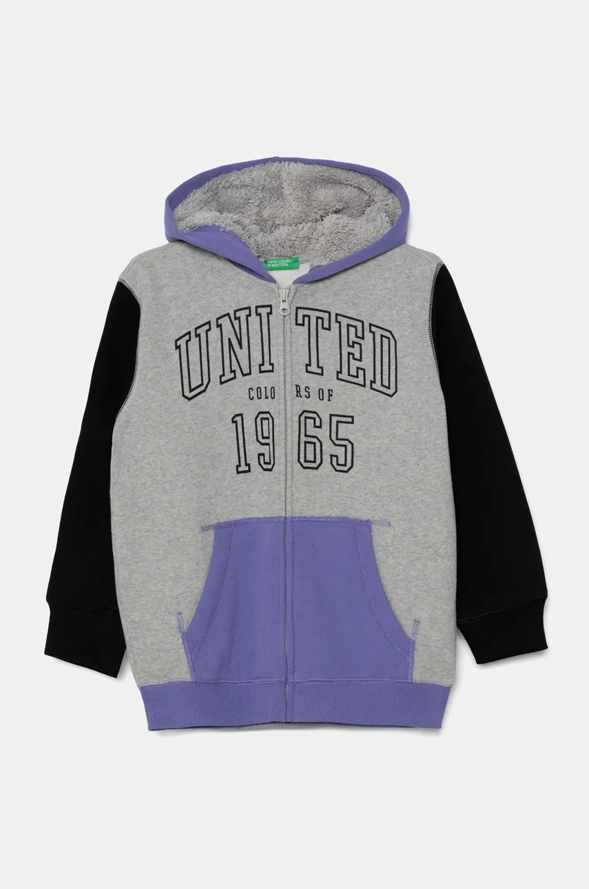 United Colors of Benetton bluza copii culoarea gri, cu glugă, cu imprimeu, 3EB5C504H United Colors of Benetton bluza copii culoarea gri, cu glugă, cu imprimeu, 3EB5C504H