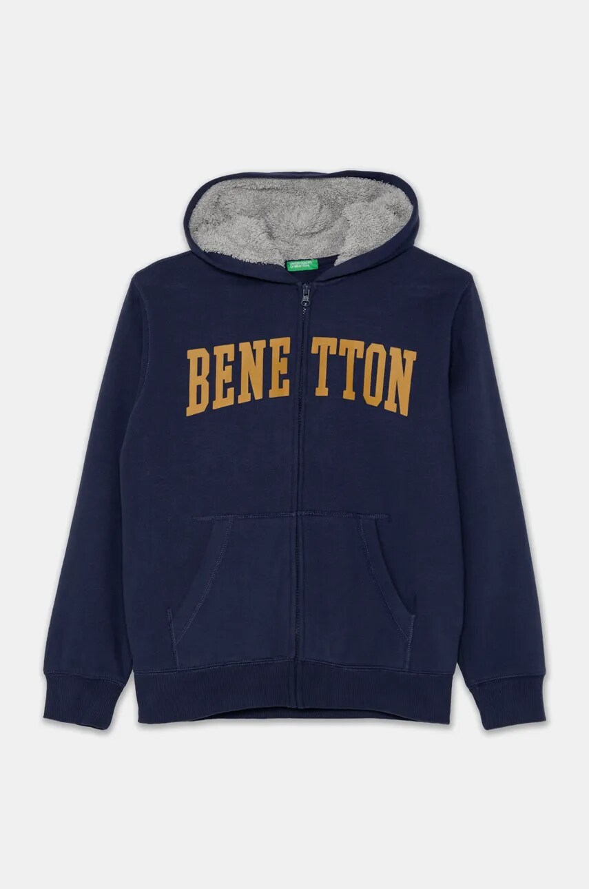 United Colors of Benetton bluza copii culoarea albastru marin, cu glugă, cu imprimeu, 3EB5C504H United Colors of Benetton bluza copii culoarea albastru marin, cu glugă, cu imprimeu, 3EB5C504H