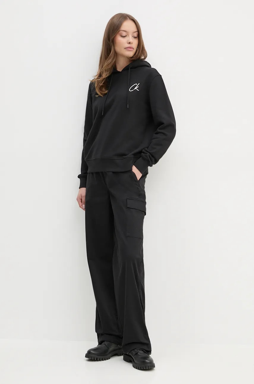 Хлопковая кофта Calvin Klein Jeans женская цвет чёрный с капюшоном с аппликацией J20J224179 Хлопковая кофта Calvin Klein Jeans женская цвет чёрный с капюшоном с аппликацией J20J224179