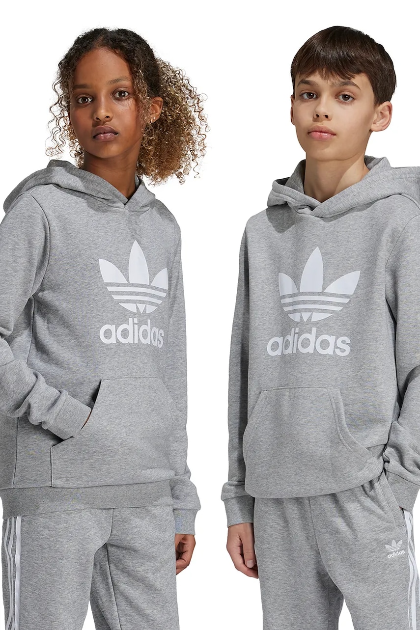 adidas Originals bluza copii TREFOIL HOODIE culoarea gri, cu glugă, cu imprimeu, IY7442 adidas Originals bluza copii TREFOIL HOODIE culoarea gri, cu glugă, cu imprimeu, IY7442