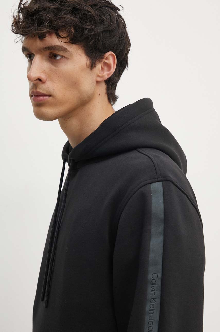 Кофта Calvin Klein Jeans чоловіча колір чорний з капюшоном однотонна J30J325632 