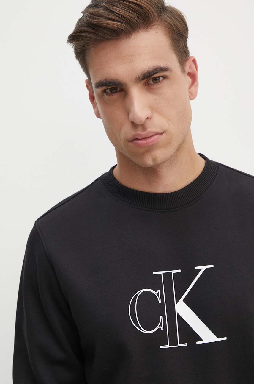 

Суичър Calvin Klein Jeans в черно с принт J30J326034, Черен