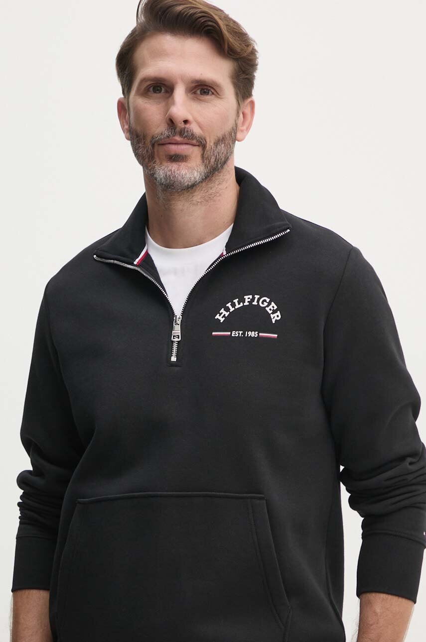 

Суичър Tommy Hilfiger в черно с принт MW0MW35567, Черен