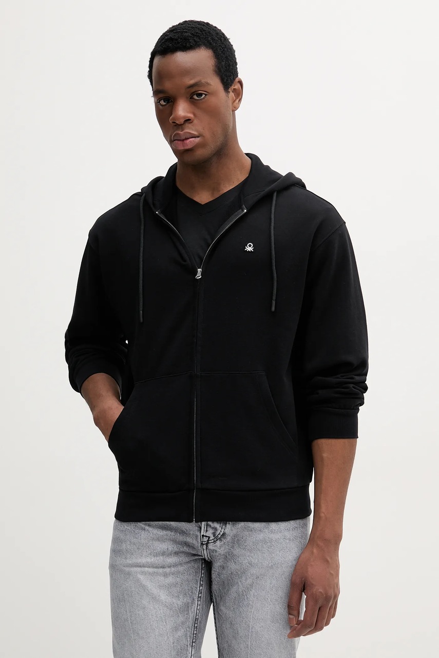 United Colors of Benetton hanorac de bumbac barbati, cu glugă, neted, 342ZU500P