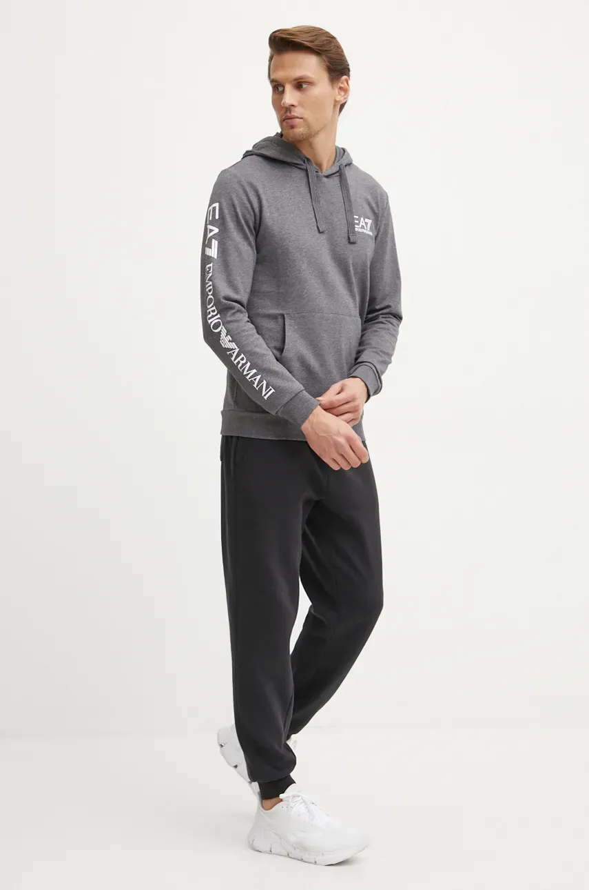 Хлопковая кофта EA7 Emporio Armani мужская цвет серый с капюшоном с принтом PJ05Z.8NPM18 Хлопковая кофта EA7 Emporio Armani мужская цвет серый с капюшоном с принтом PJ05Z.8NPM18