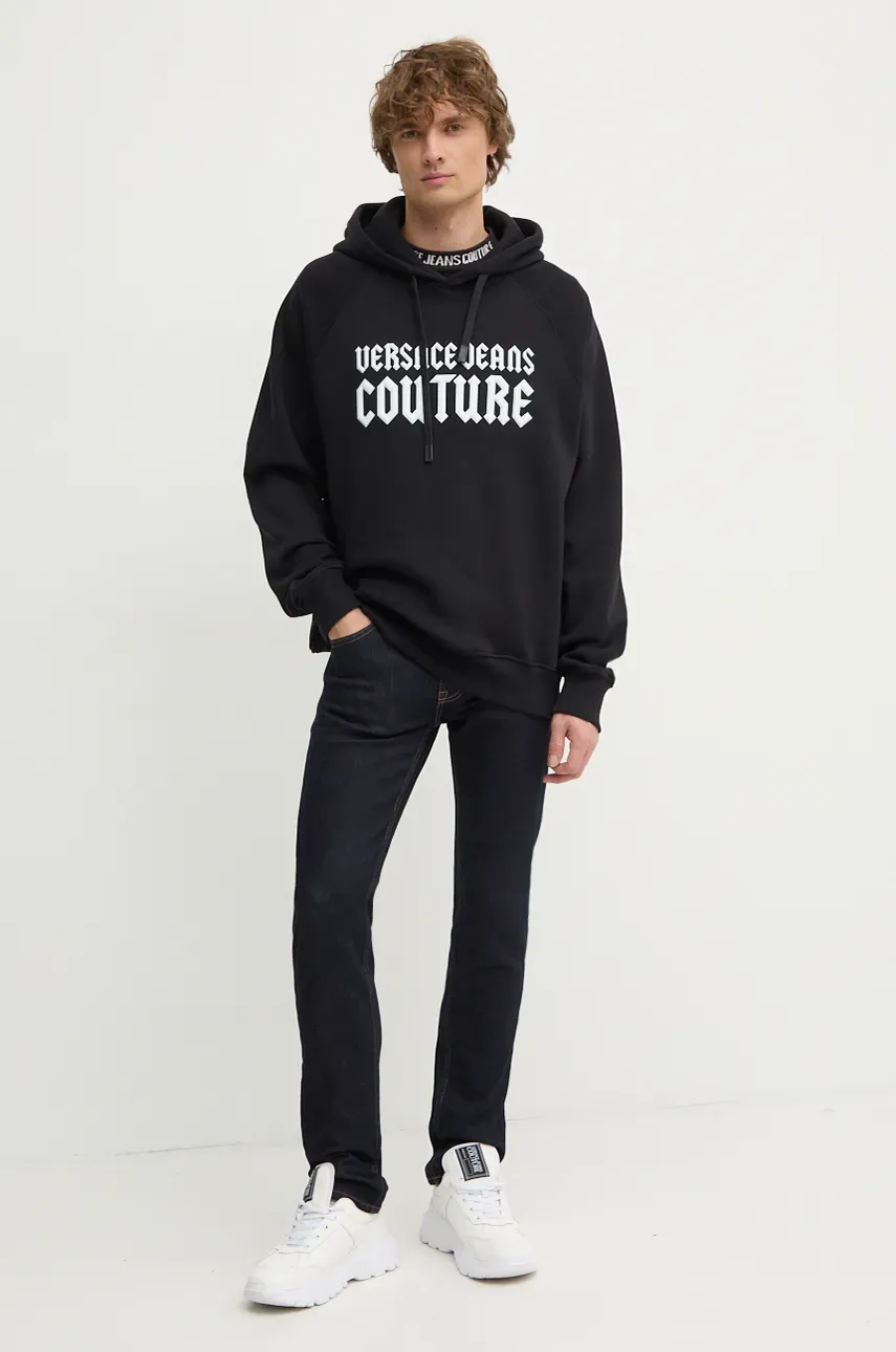 Хлопковая кофта Versace Jeans Couture мужская цвет чёрный с капюшоном с принтом 77GAIL02 CF02L Хлопковая кофта Versace Jeans Couture мужская цвет чёрный с капюшоном с принтом 77GAIL02 CF02L
