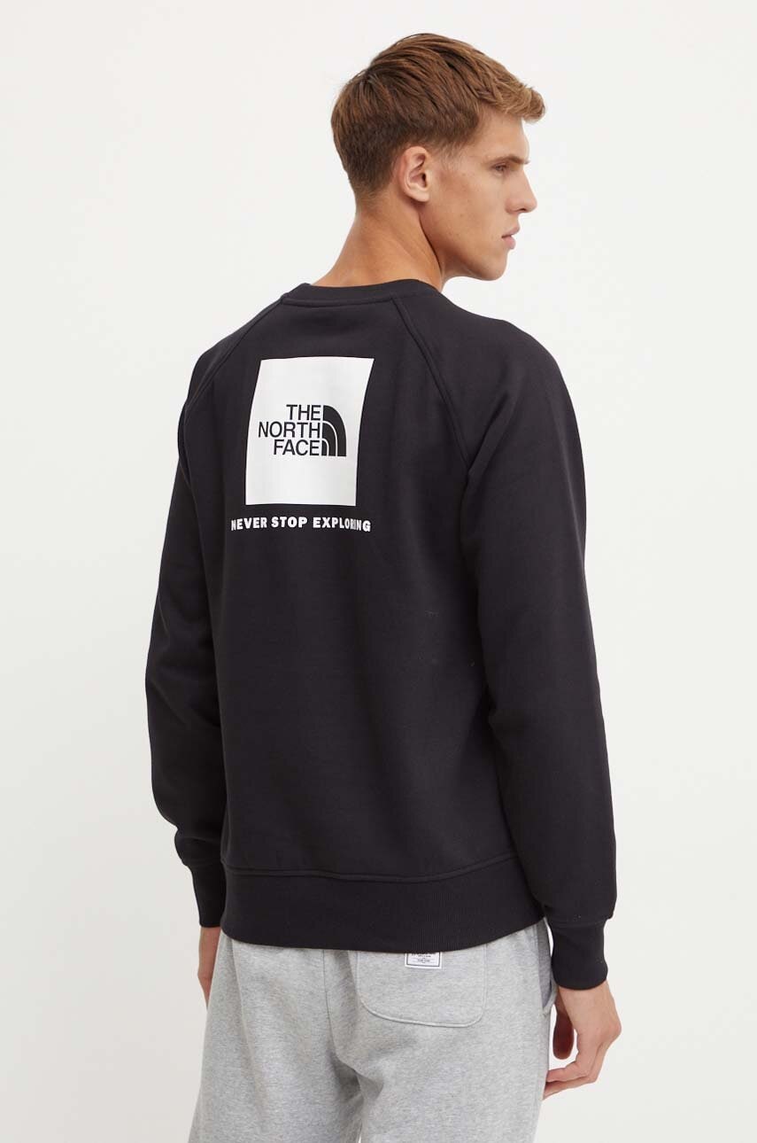 The North Face bluza Raglan Redbox Crew barbati, culoarea negru, cu imprimeu, NF0A89FAJK31 The North Face bluza Raglan Redbox Crew barbati, culoarea negru, cu imprimeu, NF0A89FAJK31