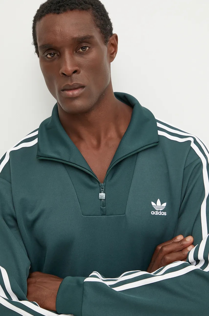 adidas Originals bluză Funnelneck Tracktop barbati, culoarea verde, cu imprimeu, IZ2502 adidas Originals bluză Funnelneck Tracktop barbati, culoarea verde, cu imprimeu, IZ2502