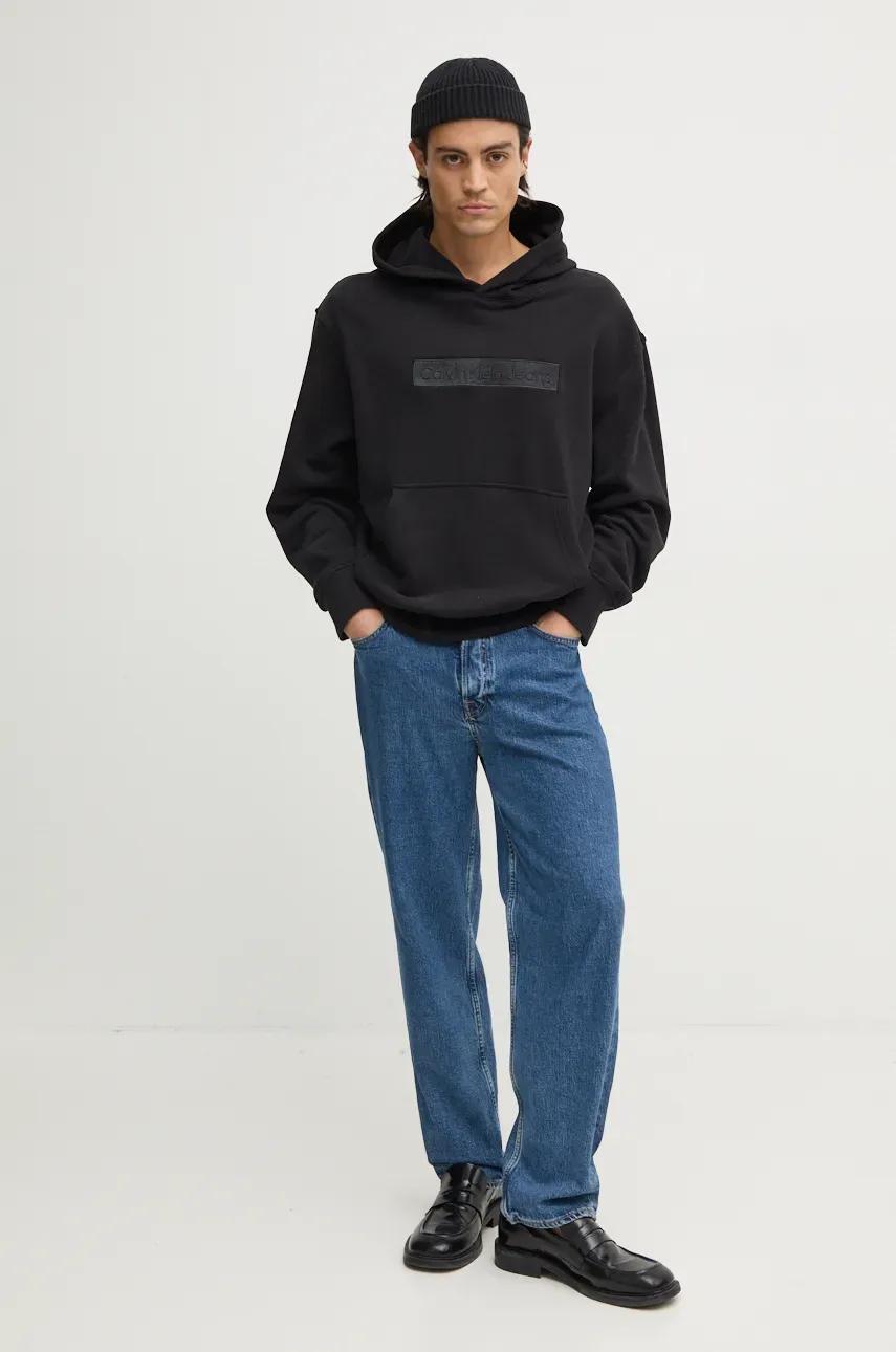 Хлопковая кофта Calvin Klein Jeans мужская цвет чёрный с капюшоном с аппликацией J30J326147 Хлопковая кофта Calvin Klein Jeans мужская цвет чёрный с капюшоном с аппликацией J30J326147