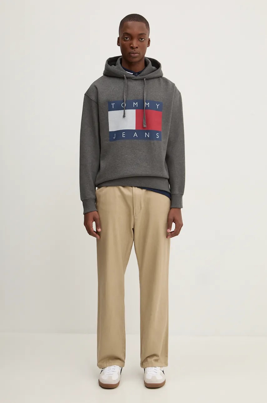 Кофта Tommy Jeans мужская цвет серый с капюшоном с принтом DM0DM20591 Кофта Tommy Jeans мужская цвет серый с капюшоном с принтом DM0DM20591