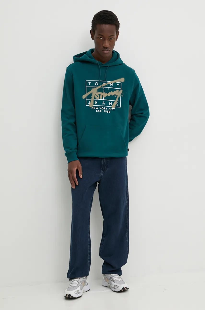 Хлопковая кофта Tommy Jeans мужская цвет зелёный с капюшоном с принтом DM0DM20593 Хлопковая кофта Tommy Jeans мужская цвет зелёный с капюшоном с принтом DM0DM20593