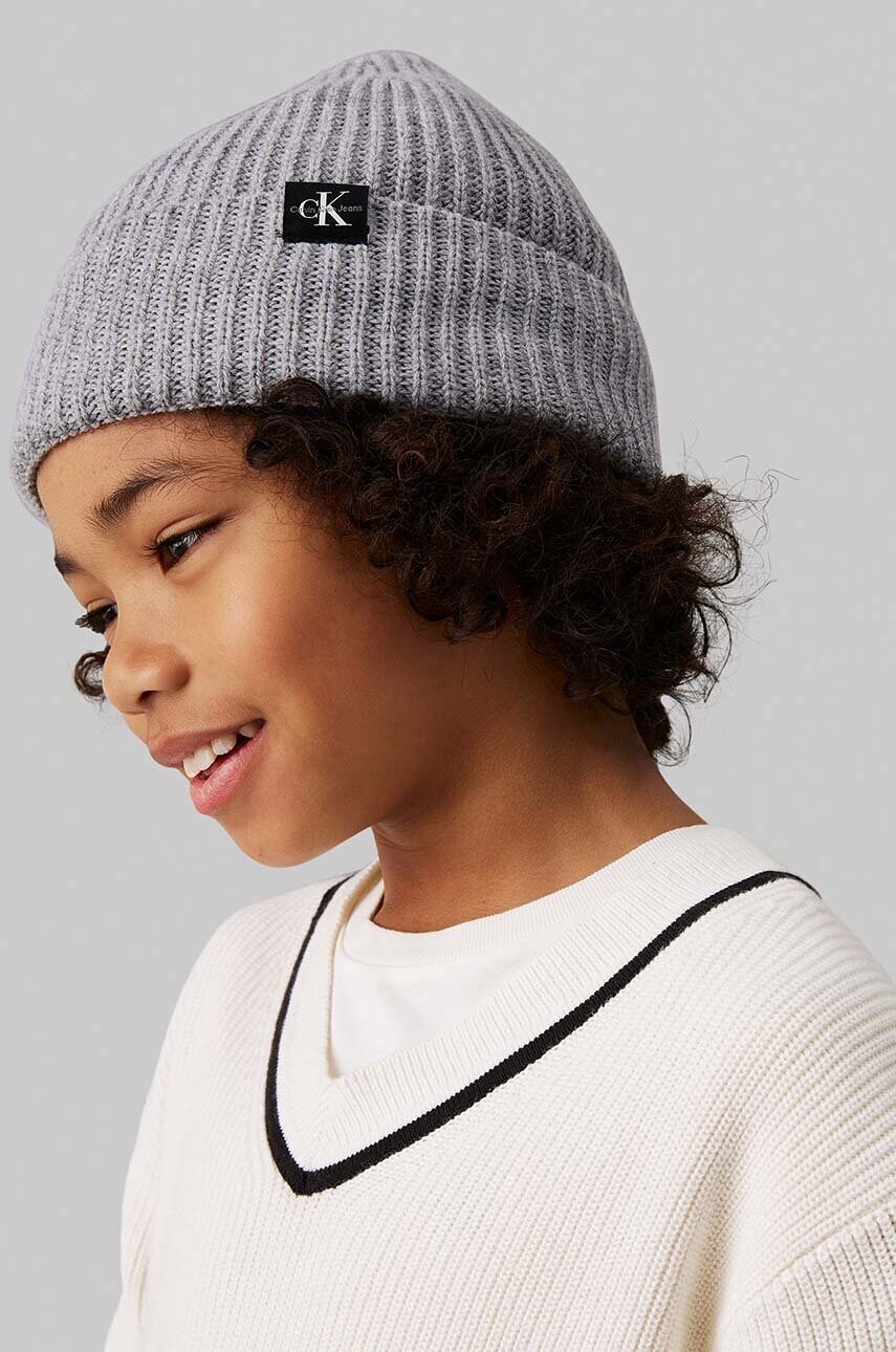 Levně Dětská čepice Calvin Klein Jeans šedá barva, IU0IU00440