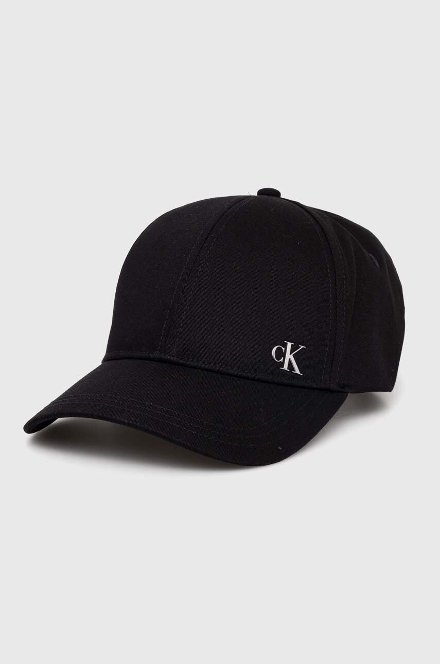

Шапка с козирка Calvin Klein Jeans в черно с апликация K60K612329, Черен