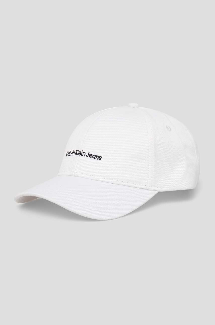 

Шапка с козирка Calvin Klein Jeans в бяло с изчистен дизайн K50K512144, Бял