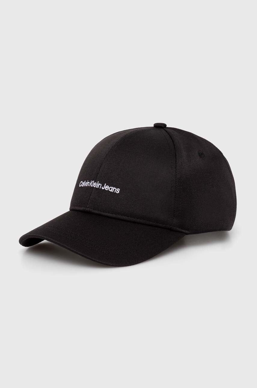 

Шапка с козирка Calvin Klein Jeans в черно с изчистен дизайн K50K512144, Черен