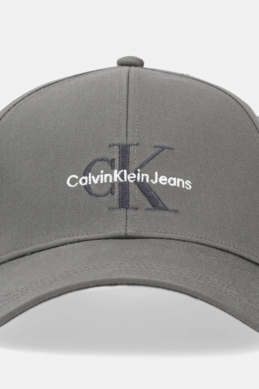 Хлопковая кепка Calvin Klein Jeans цвет зелёный с аппликацией K50K512180 Хлопковая кепка Calvin Klein Jeans цвет зелёный с аппликацией K50K512180