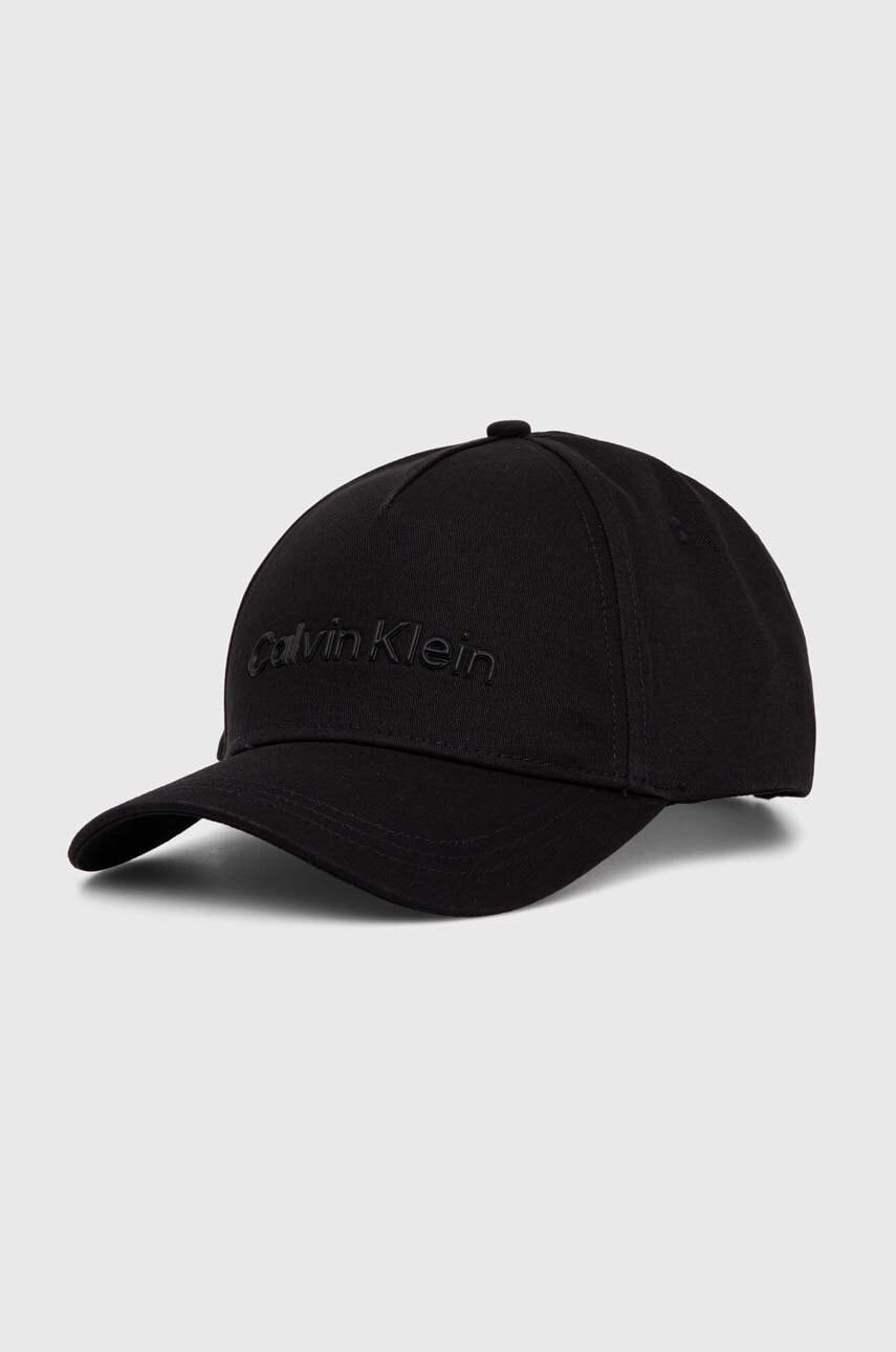 Levně Bavlněná baseballová čepice Calvin Klein černá barva, s aplikací, K50K511987