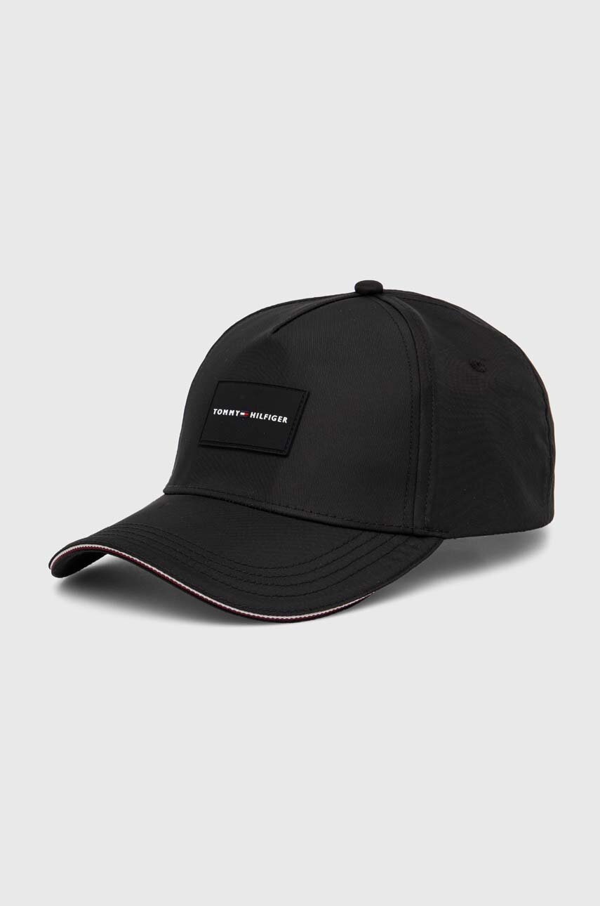 

Шапка с козирка Tommy Hilfiger в черно с апликация AM0AM12545, Черен