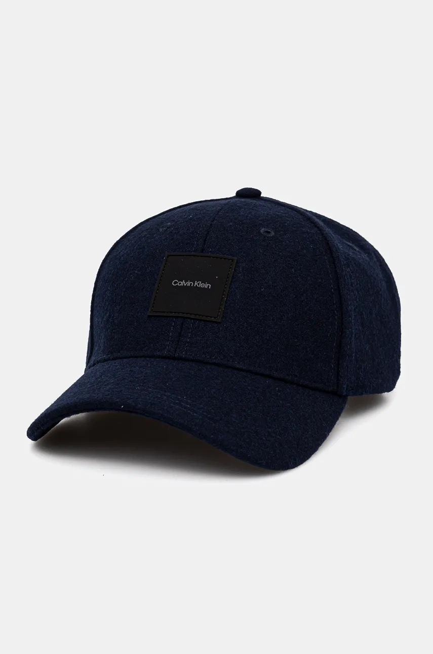 

Шапка с козирка Calvin Klein в тъмносиньо с изчистен дизайн K50K512348, Тъмносин