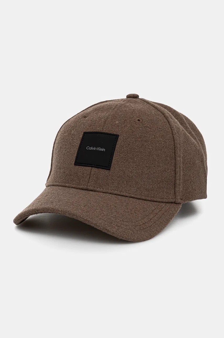 

Шапка с козирка Calvin Klein в кафяво с изчистен дизайн K50K512348, Кафяв