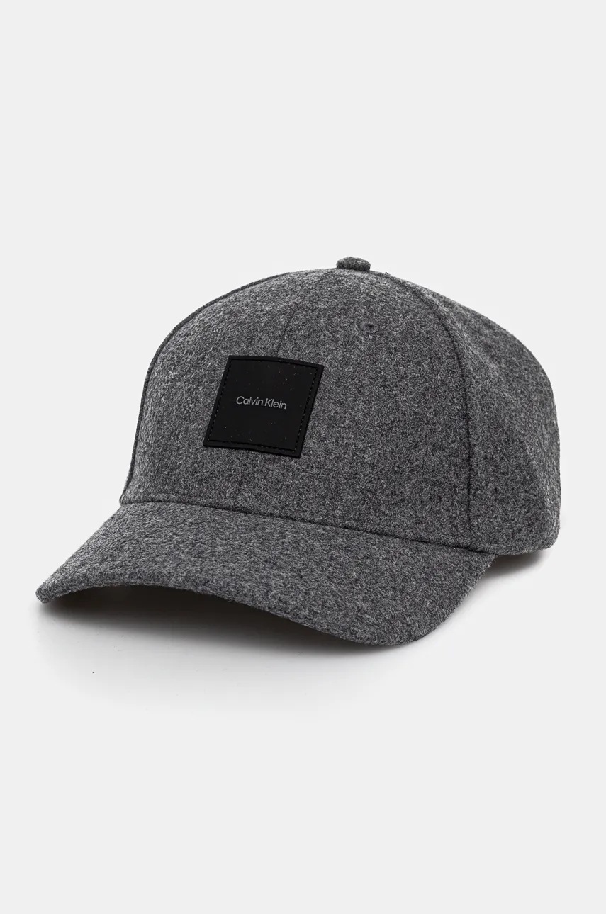 

Шапка с козирка Calvin Klein в сиво с изчистен дизайн K50K512348, Сив