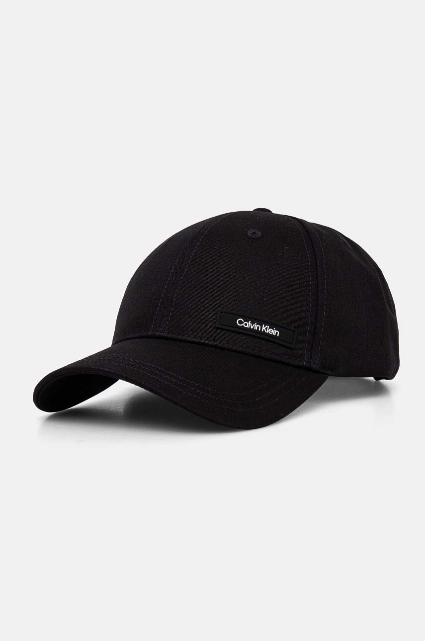 

Памучна шапка с козирка Calvin Klein в черно с апликация K50K512353, Черен