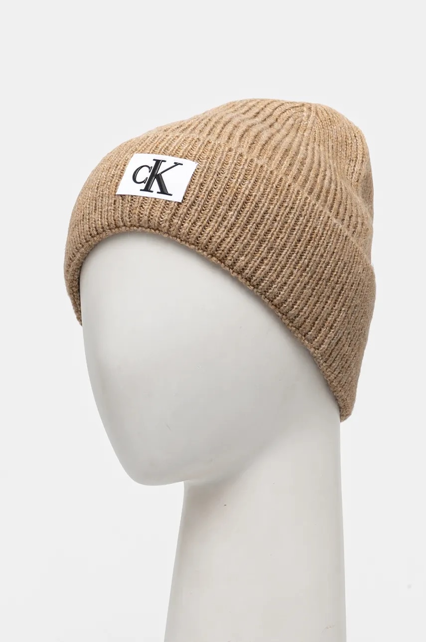 Шапка Calvin Klein Jeans цвет бежевый  K50K512451 Шапка Calvin Klein Jeans цвет бежевый  K50K512451