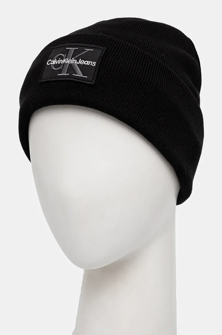 Шапка Calvin Klein Jeans цвет чёрный из толстого трикотажа K50K512455 Шапка Calvin Klein Jeans цвет чёрный из толстого трикотажа K50K512455