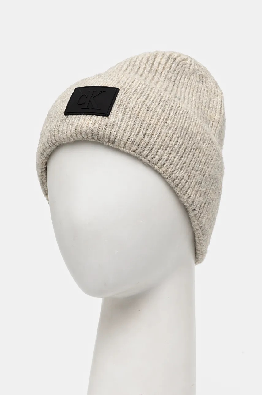 Шапка Calvin Klein Jeans цвет бежевый  K50K512458 Шапка Calvin Klein Jeans цвет бежевый  K50K512458