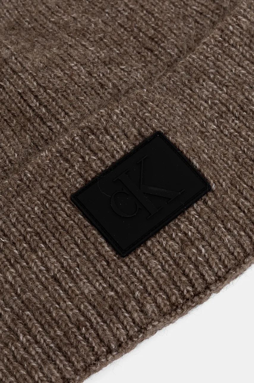 Шапка Calvin Klein Jeans цвет коричневый  K50K512458 Шапка Calvin Klein Jeans цвет коричневый  K50K512458