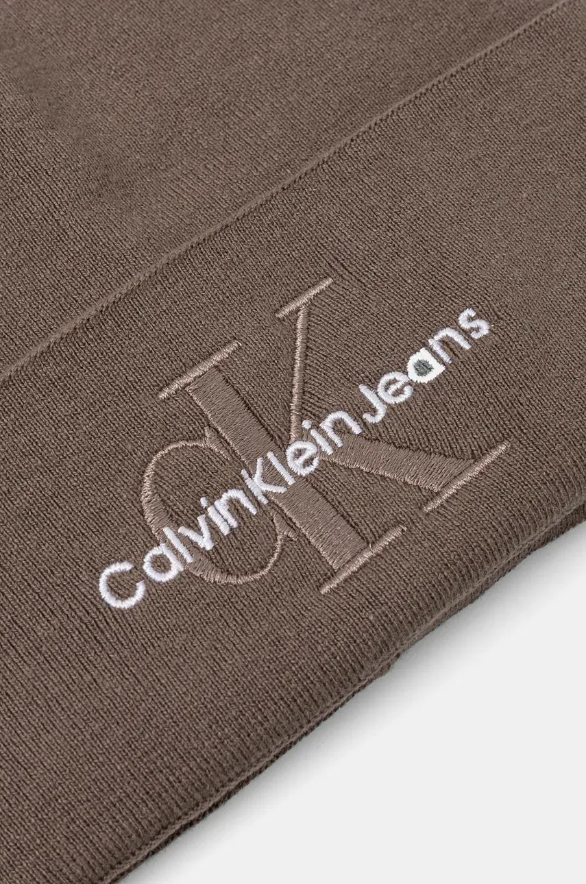 Хлопковая шапка Calvin Klein Jeans цвет серый из толстого трикотажа хлопковая K50K512460 Хлопковая шапка Calvin Klein Jeans цвет серый из толстого трикотажа хлопковая K50K512460
