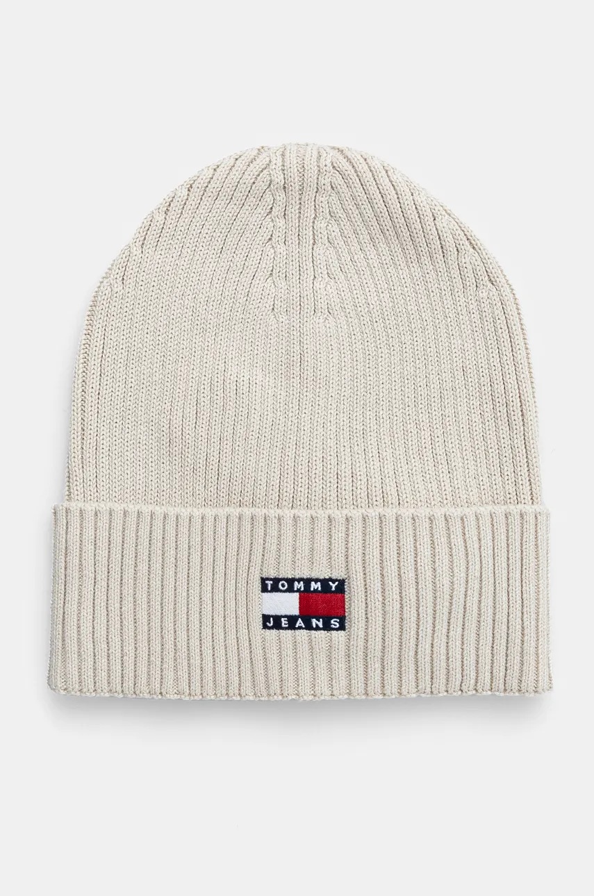 

Памучна шапка Tommy Jeans в бежово с фина плетка от памук AM0AM13330, Бежов