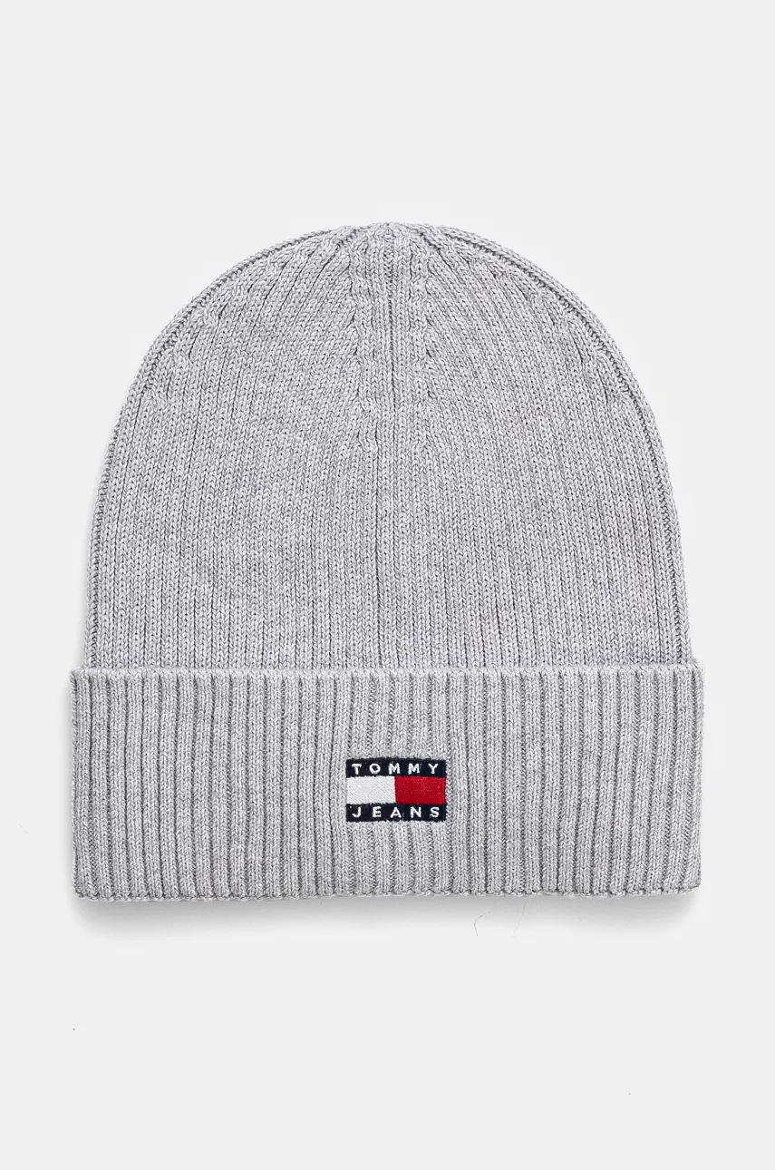 

Памучна шапка Tommy Jeans в сиво с фина плетка от памук AM0AM13330, Сив