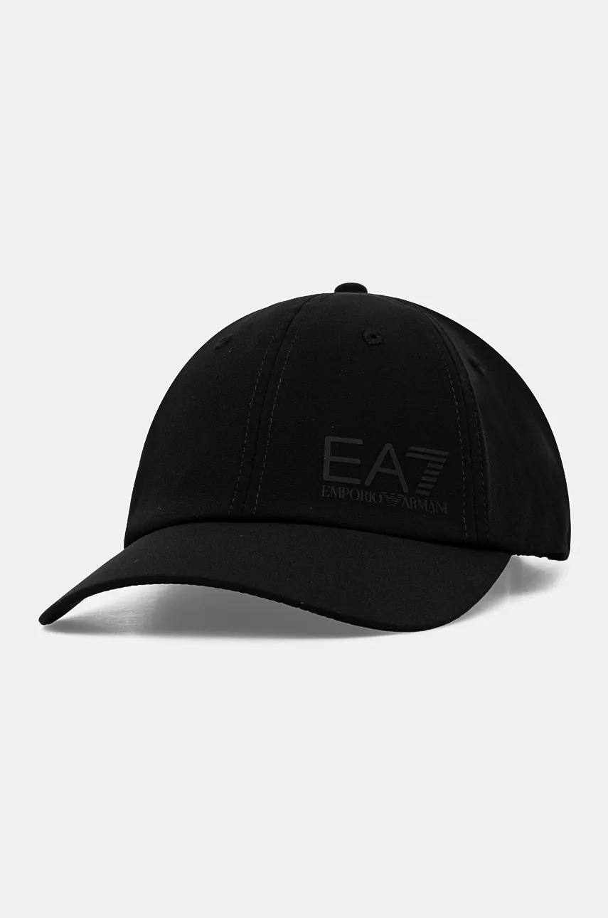 

Шапка с козирка EA7 Emporio Armani в черно с принт 4F304.245126, Черен