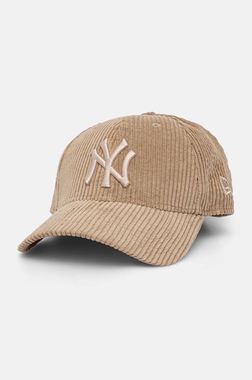 

Памучна шапка с козирка New Era NEW YORK YANKEES в бежово с апликация 60565329, Бежов