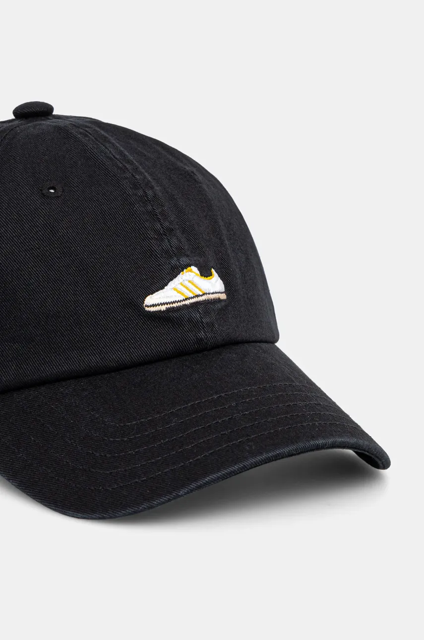 Хлопковая кепка adidas Originals цвет чёрный с аппликацией IY4101 Хлопковая кепка adidas Originals цвет чёрный с аппликацией IY4101