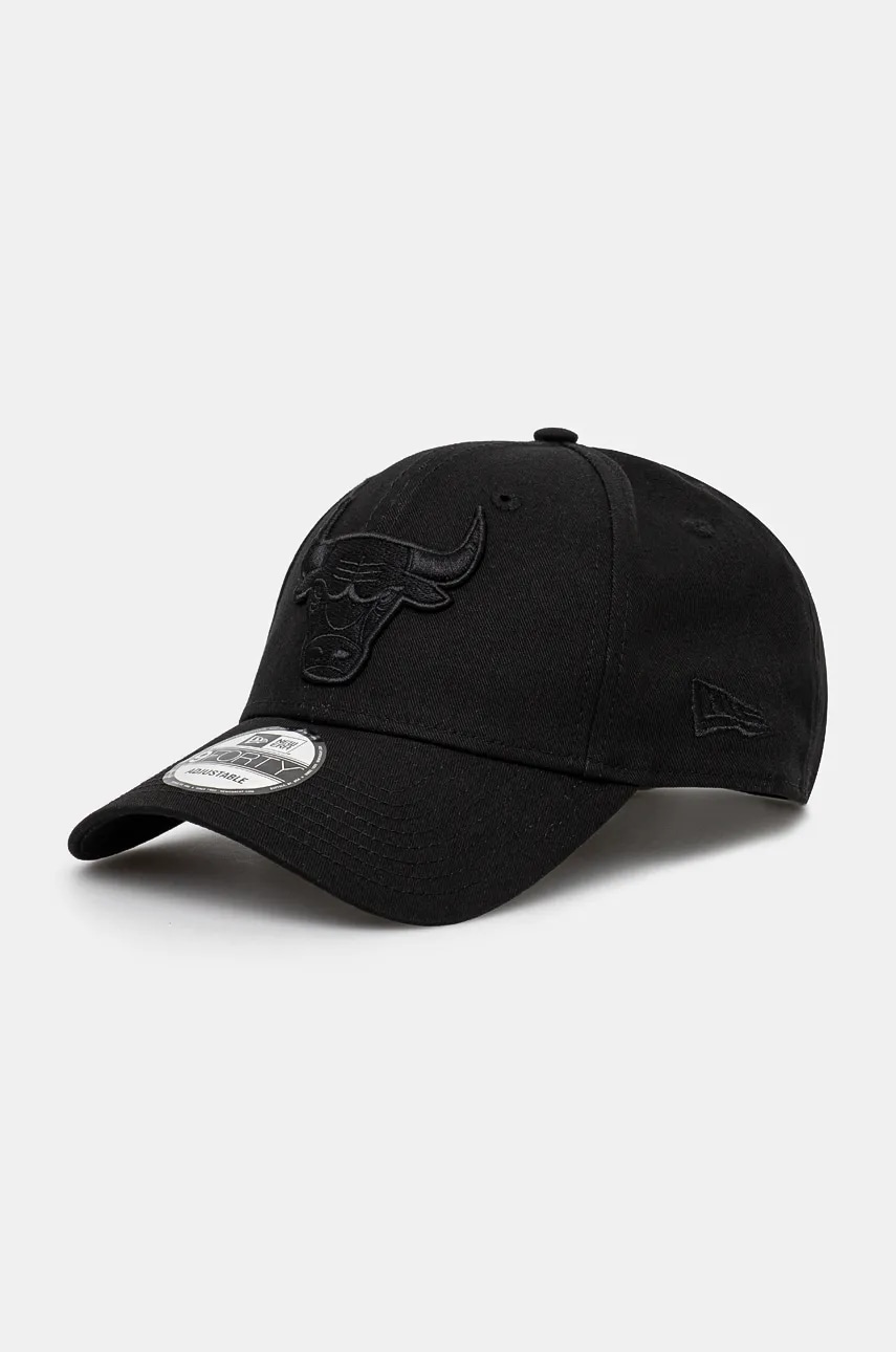 New Era șapcă de baseball din bumbac LEAGUE ESSENTIAL 9TWENTY® CHICAGO BULLS culoarea negru, cu imprimeu, 60471485 New Era șapcă de baseball din bumbac LEAGUE ESSENTIAL 9TWENTY® CHICAGO BULLS culoarea negru, cu imprimeu, 60471485