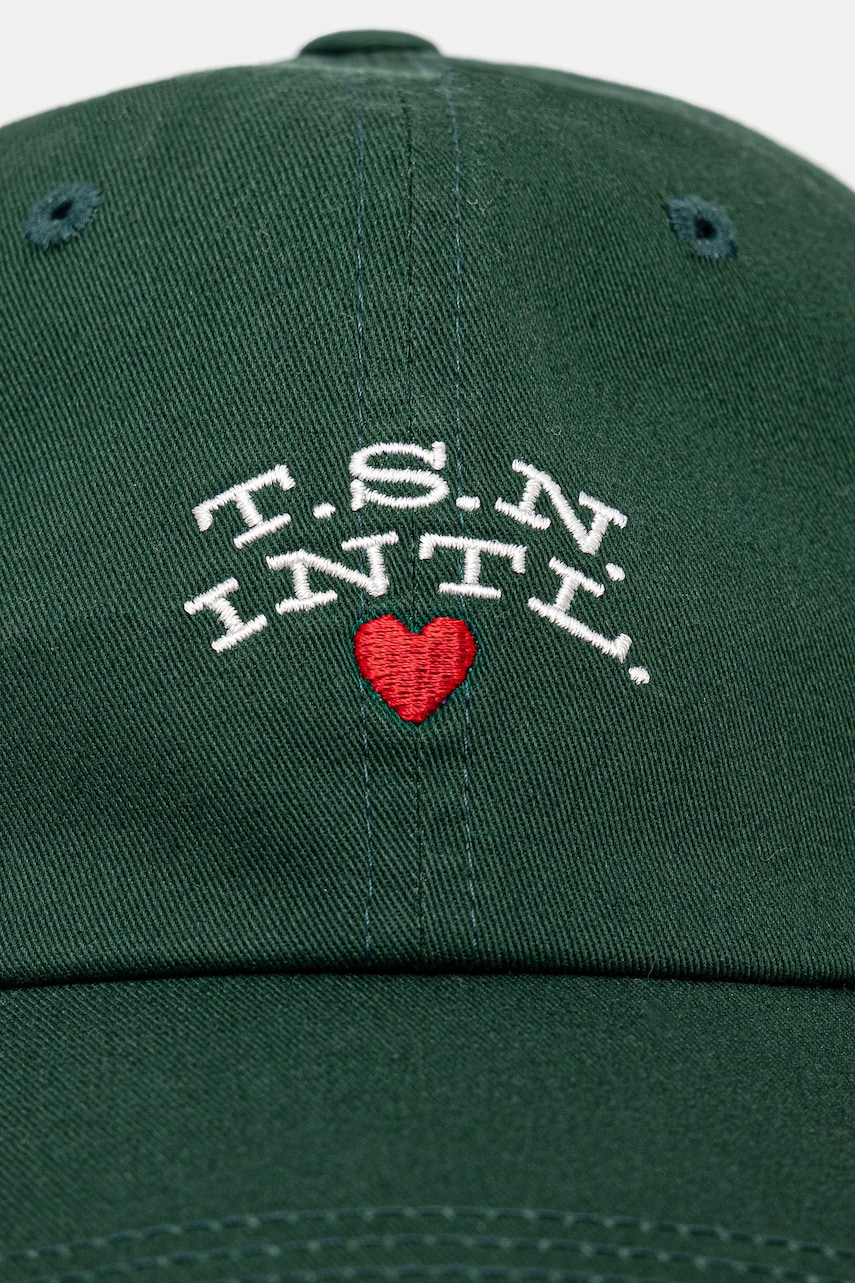 Хлопковая кепка thisisneverthat Heart Cap цвет зелёный с принтом TN243WHWBC08 Хлопковая кепка thisisneverthat Heart Cap цвет зелёный с принтом TN243WHWBC08