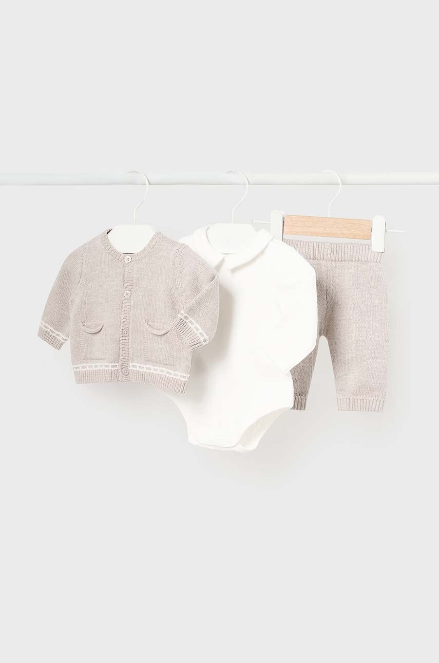 

Комплект за бебета Mayoral Newborn (3 броя) в бежово 2516, Бежов